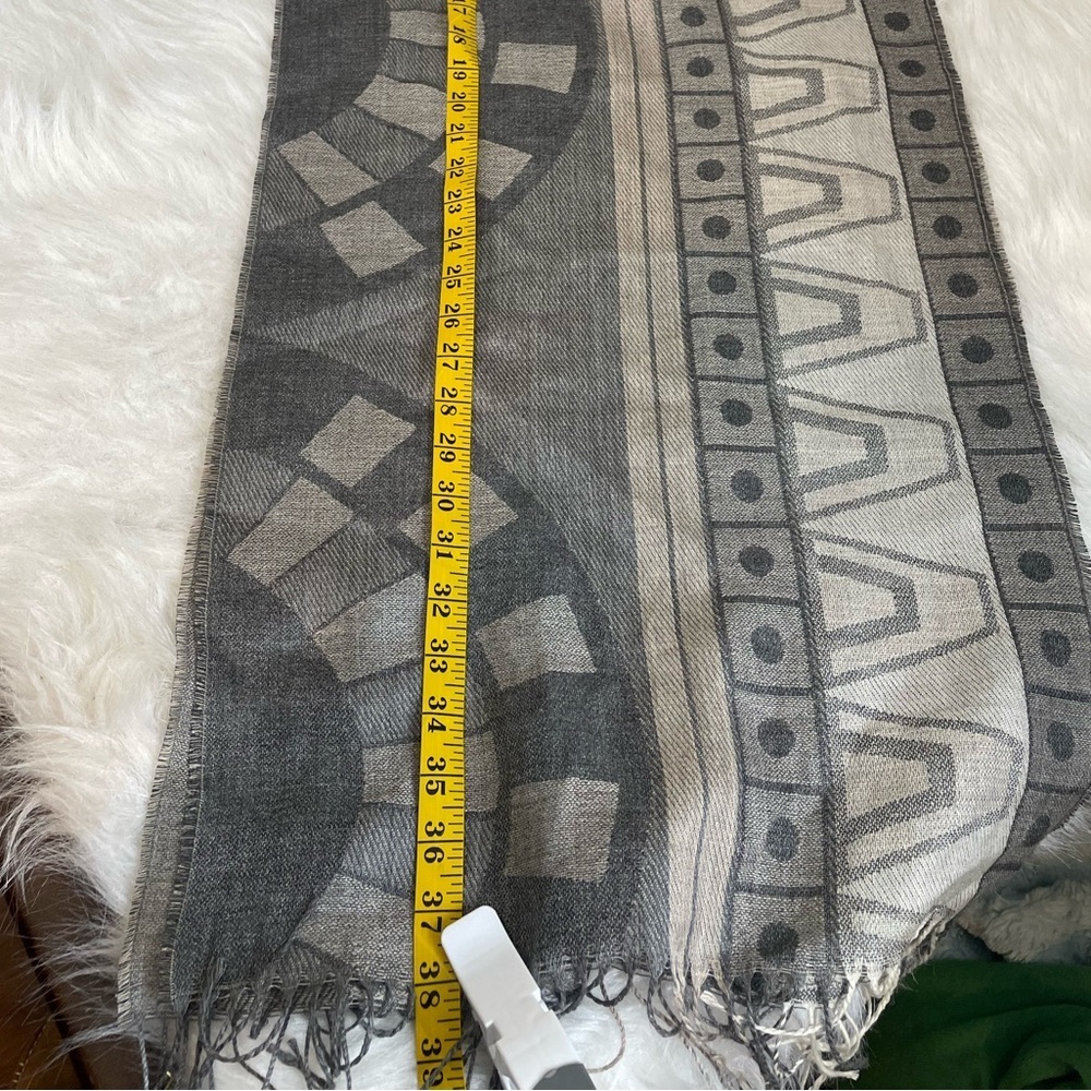 Sol Alpaca Alpaca Silk Geometric Gray Patterned Scarf with Fringe - Picture 10 of 11